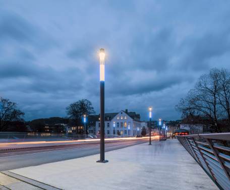 Moderne gatelys med LED-lys som er bærekraftig og energibesparende.